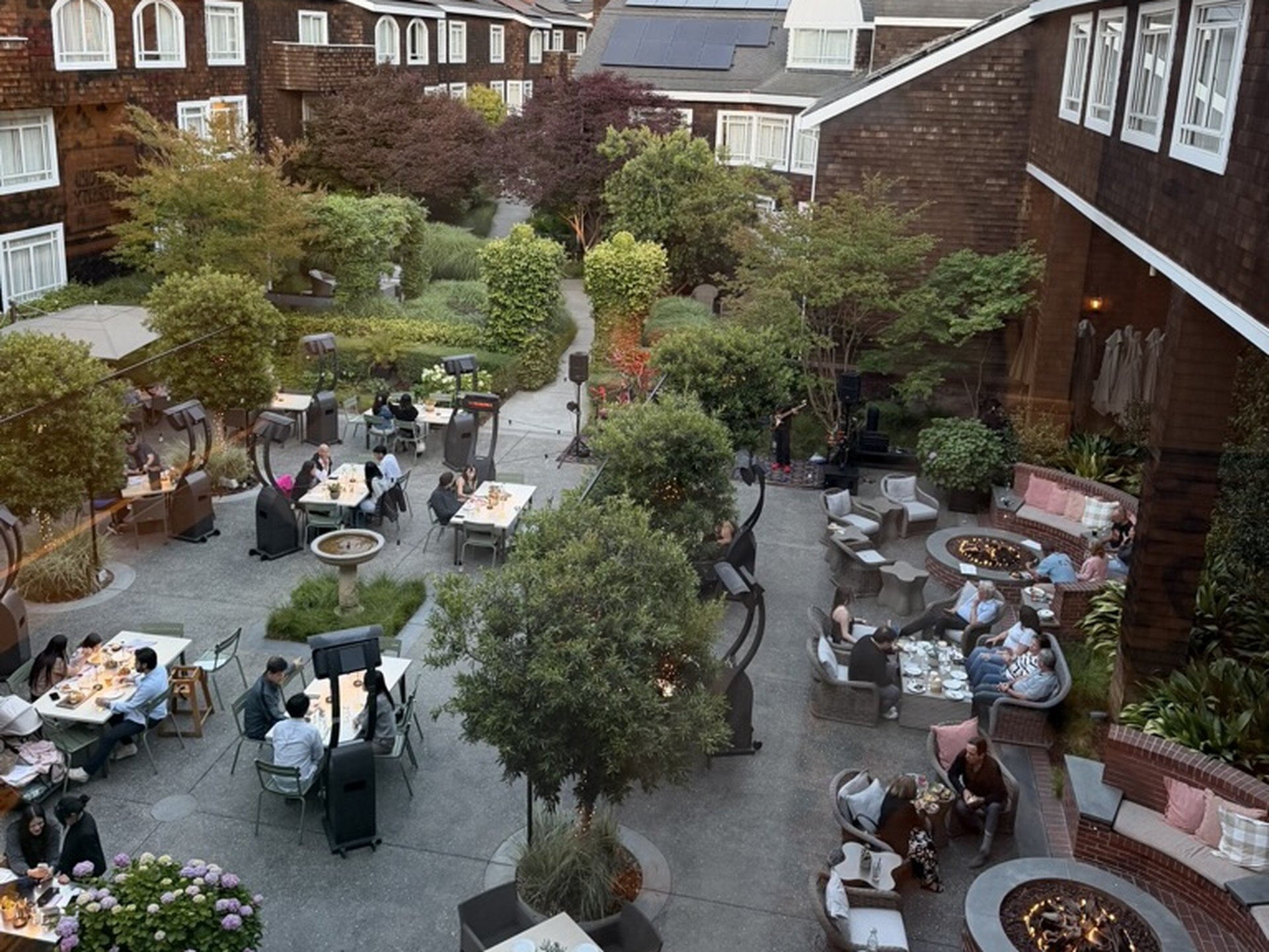 스탠포드 파크 호텔 (Stanford Park Hotel) — 지성과 성취의 공기가 흐르는 곳
