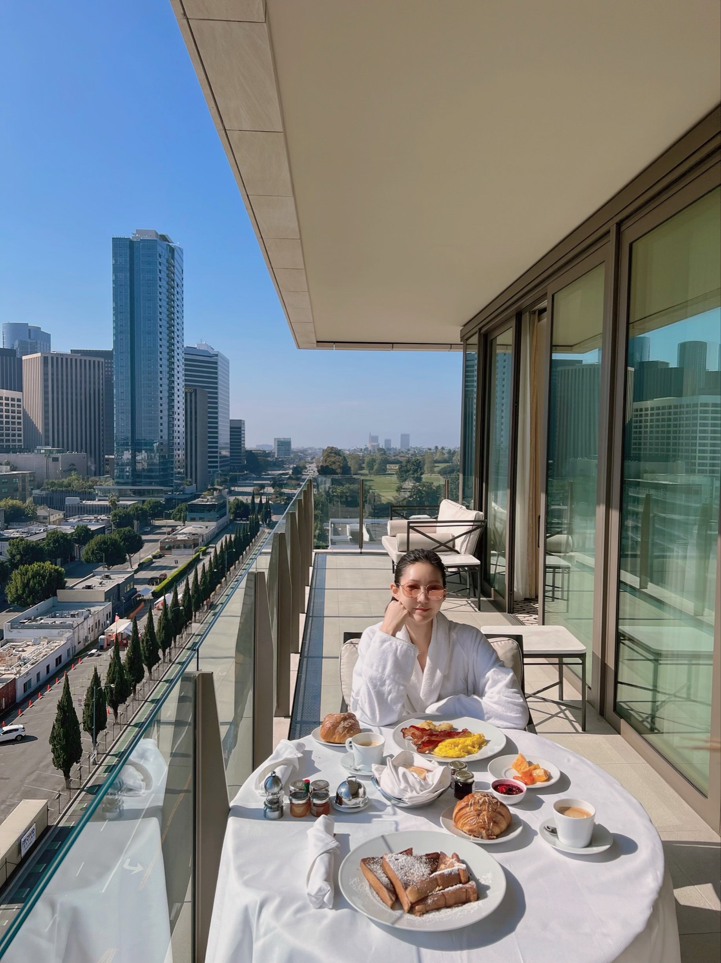 월도프 아스토리아 베벌리힐스 (Waldorf Astoria Beverly Hills) — 디럭스 코너 주니어 스위트 후기